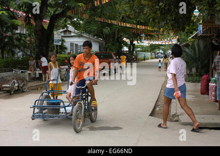 Le strade del villaggio di El Nido. Filippine. El Nido (ufficialmente il comune di El Nido) è una prima classe comune e Foto Stock