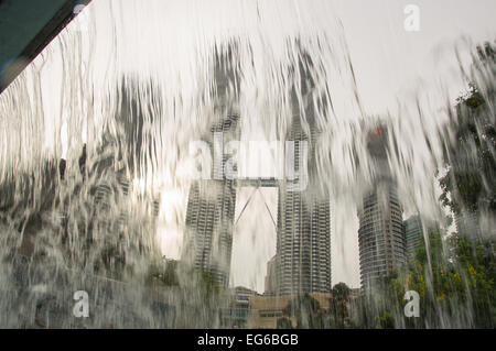 Petronas Twin Towers, il centro cittadino di Kuala Lumpur, Malesia Foto Stock