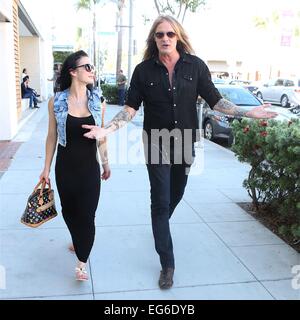 Sebastian Bach spotted fuori con la sua nuova ragazza su una passeggiata in Beverly Hills offre: Sebastian Bach dove: Los Angeles, California, Stati Uniti quando: 15 Ago 2014 Foto Stock