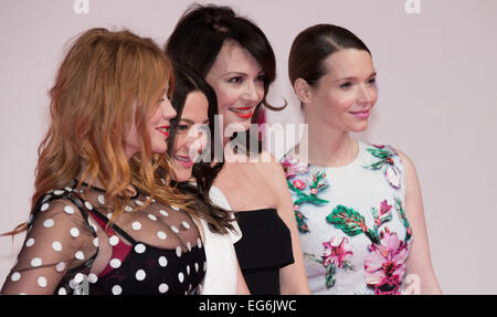 Berlino, Germania. Xvii Feb, 2015. Attrici Palina Rojinski (l-r), Hannah Herzsprung, Iris Berben e Karoline Herfurth arrivare per la premiere del film 'Traumfrauen' ('Dream donne") di Berlino, Germania, 17 febbraio 2015. Il film è uscito in Germania il 19 febbraio 2015. Foto: Jörg Carstensen/dpa/Alamy Live News Foto Stock