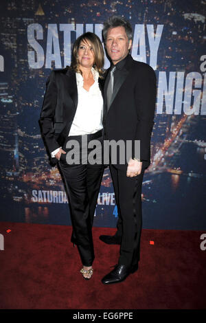 Jon Bon Jovi e moglie Dorothea Hurley frequentando il SNL quarantesimo anniversario del Rockefeller Plaza il 15 febbraio 2015 in New York City/picture alliance Foto Stock