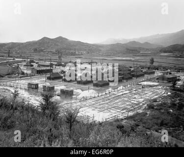 Vista generale di una guerra di Corea MASH, Mobile Army Surgical Hospital. Questa unità è con il sud coreano esercito a Wonju, Corea. Foto Stock