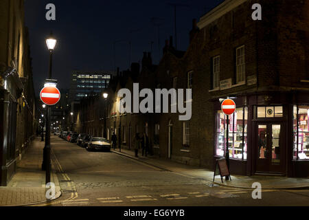 Roupell Street è un vecchio Georgiani terrazzati street a Waterloo, Londra, Regno Unito. Questo è un molto saught dopo aver percorso per vivere. I prezzi sono alti in raccordo con la storica atmosfera di questa zona. Foto Stock