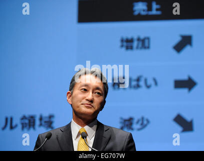 Tokyo, Giappone. 18 Febbraio, 2015. Sony Presidente e CEO Kazuo Hirai partecipa a una conferenza stampa per annunciare la strategia aziendale presso la sede a Tokyo in Giappone, Feb 18, 2015. Kazuo Hirai ha detto che Sony sarà spin off il suo video-e-business del suono in una società separata e restringere la sua sede come parte di un 3 anno di turnaround plan. Credito: Stringer/Xinhua/Alamy Live News Foto Stock