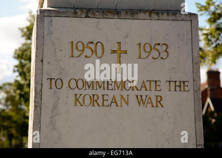 Guerra di Corea commemorazione del Memoriale di guerra statua sul terrapieno in Bedford, Bedfordshire, Inghilterra Foto Stock