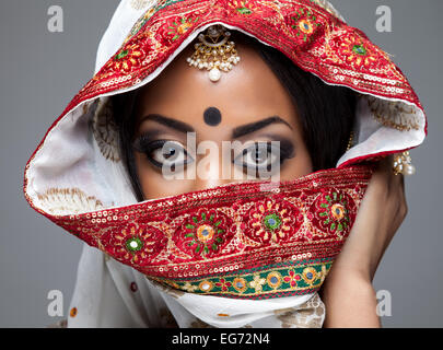 Esotica cucina indiana sposa vestito per cerimonia di nozze Foto Stock