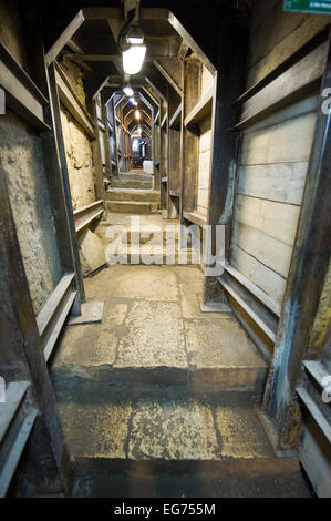 Gerusalemme, Israele - 08 October, 2014: Tunnel che conduce dalla piscina Shiloah al Monte del Tempio a Gerusalemme, è a 600 metri Foto Stock