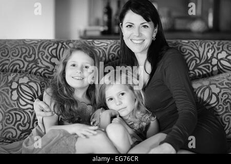 Mamma single e le sue due figlie piuttosto Foto Stock