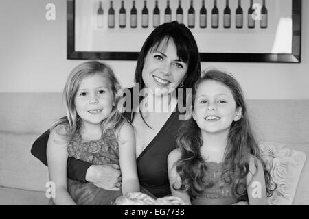 Mamma single e le sue due figlie piuttosto Foto Stock