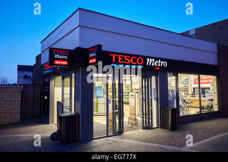 Vista generale del Tesco Metro store a Bicester. Il negozio è uno dei 43 luoghi non redditizie essendo chiuso a livello nazionale Foto Stock