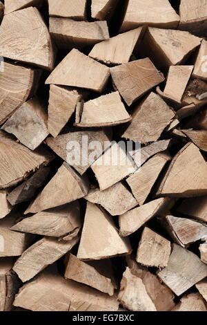 Fire pila di legno, vista strutturata dei pezzi tagliati Foto Stock