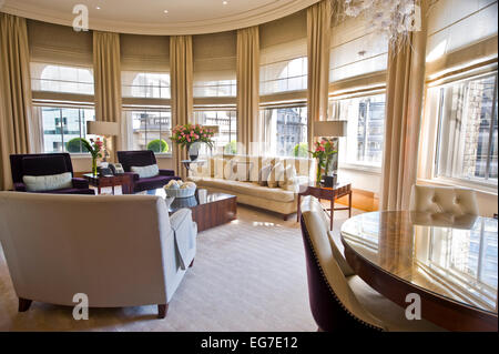 Interior shot del Langham Hotel di Londra, uno dei migliori alberghi a cinque stelle in città con una cena esclusiva e suites Foto Stock