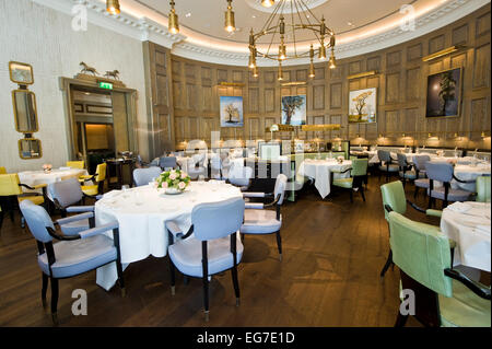 Interior shot del Langham Hotel di Londra, uno dei migliori alberghi a cinque stelle in città con una cena esclusiva e suites Foto Stock