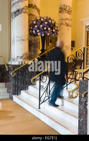 Interior shot del Langham Hotel di Londra, uno dei migliori alberghi a cinque stelle in città con una cena esclusiva e suites Foto Stock