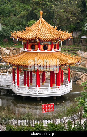 Pagoda nella città di residenza di Chiang Kai Shek giardino, Taipei, Taiwan, Asia Foto Stock