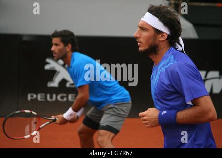 Rio de Janeiro, Brasile, 16 febbraio 2015. Maximo Gonzalez (ARG) e Juan Mónaco (ARG) durante il match contro André Sá (BRA) e João Souza (BRA) nel primo round di uomini doppio torneo del Rio Open 2015 ATP 500, svoltasi su campi in terra battuta a Jockey Club brasileiro. Foto Stock