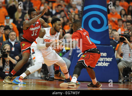 Syracuse, NY, STATI UNITI D'AMERICA. 18 Febbraio, 2015. Feb 18, 2015:Siracusa avanti Natale Rakeem #25 durante la seconda metà di azione come il Syracuse Orange sconfitto il Louisville Cardinali 69-59 al Carrier Dome in Syracuse, New York. © csm/Alamy Live News Foto Stock