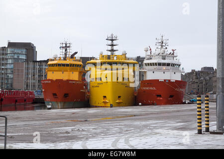 Alimentazione di olio le navi nel porto di Aberdeen Foto Stock