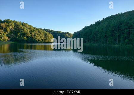 Bella Pang Ung Lago, Mae Hong Son, Thailandia Foto Stock