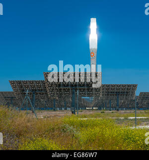 In Andalusia, Spagna - aprile, 24: Gemasolar power station su aprile, 24, 2012 in Andalusia, Spagna Foto Stock