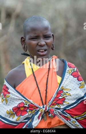 MASAI MARA, KENYA - Settembre, 23: Giovani Masai donna su settembre, 23, 2008 in Masai Mara National Park, Kenya Foto Stock