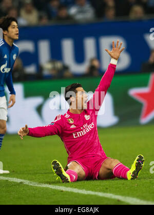 Gelsenkirchen (Germania). 18 Febbraio, 2015. Madrid è Cristiano Ronaldo reagisce durante la Champions League Round di 16 partita FC Schalke 04 vs Real Madrid a Gelsenkirchen (Germania), 18 febbraio 2015. Foto: Bernd Thissen/dpa/Alamy Live News Foto Stock