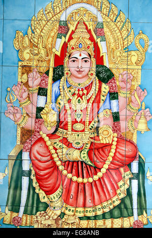 Murale della divinità sulla parete Piastrelle in Sri Mahamariamman Temple. Foto Stock