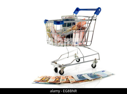 In metallo blu auto shopping riempito con denaro euro paper Foto Stock