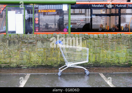 Hucknall, Nottinghamshire, Regno Unito. Il 19 febbraio, 2015. Regno Unito: Meteo Half Term meteo heavy rain attraverso la East Midlands, impostato per continuare il resto del giorno e ottenere più fredde alla settimana.Forecasters sta dicendo una buona possibilità di neve durante il fine settimana . Credito: IFIMAGE/Alamy Live News Foto Stock