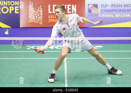 LEUVEN, Belgio, 14/02/2015. Badminton player Viktor Axlsen (Danimarca, nella foto) battiti Dieter Domke della Germania nelle semifinali del misto europeo Campionati del Team in Leuven, 2015. Foto Stock