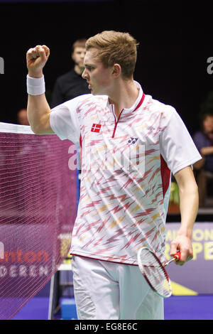 LEUVEN, Belgio, 14/02/2015. Badminton player Viktor Axlsen (Danimarca, nella foto) celebra dopo aver battuto Dieter Domke della Germania nelle semifinali del misto europeo Campionati del Team in Leuven, 2015. Foto Stock