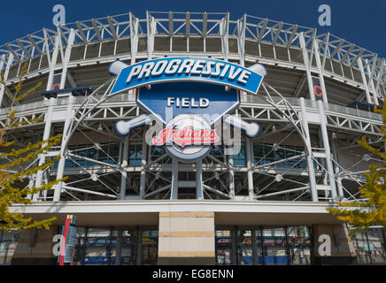 Campo progressiva segno (©PROGRESSIVE CORP 2008) Cleveland Indians Baseball Stadium (©HOK Sport 2016) downtown Cleveland Ohio USA Foto Stock