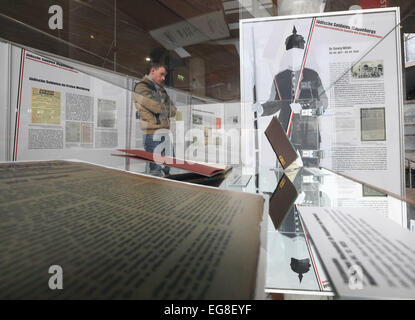 Magdeburg, Germania. 4 febbraio, 2015. Una vista della mostra sul display della mostra itinerante "soldati ebrei nella guerra mondiale I' sul campus dell'università di Magdeburgo, Germania, il 4 febbraio 2015. La mostra i risultati della ricerca di molti anni thematising soldati ebrei. La mostra viene eseguito fino al 14 marzo 2015. Foto: Jens Wolf/dpa/Alamy Live News Foto Stock