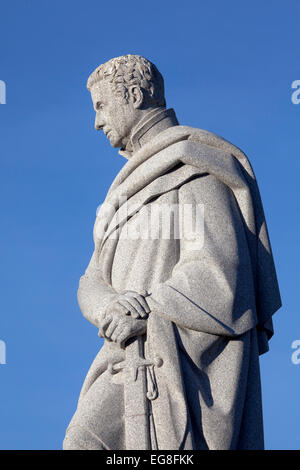 Statua in granito di George quinto e ultimo duca di Gordon Golden Square Aberdeen Foto Stock