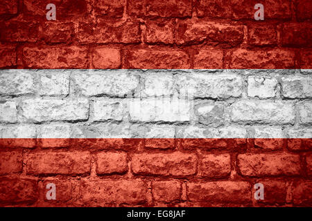 Bandiera dell'Austria o banner austriaco sulla texture di mattoni Foto Stock