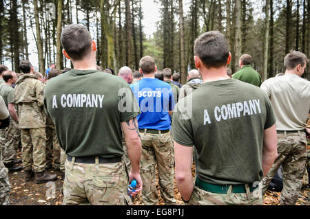 Bangor, Irlanda del Nord. 18 Feb 2015 - i soldati dal 1 Royal Irish Regiment una società per ascoltare le istruzioni in anticipo di un esercizio. Credito: Stephen Barnes/Alamy Live News Foto Stock