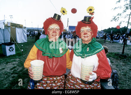 TWINSBURG, OH - 1 agosto: Set di gemelli raccogliere insieme al Gemelli Days Festival in Twinsburg, Ohio il 1 agosto 1997. Foto Stock