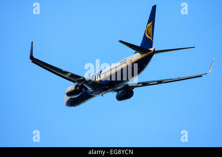 Volo Ryanair il decollo dall'aeroporto di Leeds Bradford, nello Yorkshire, Regno Unito Foto Stock