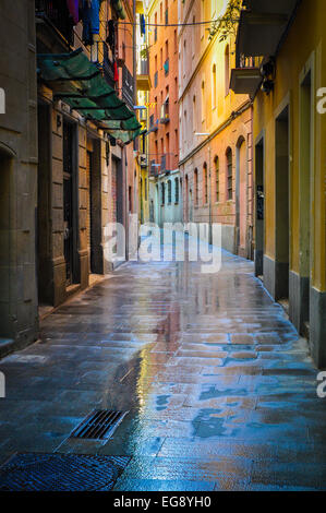 Vicolo colorati in Barcellona Spagna dal quartiere Gotico Foto Stock