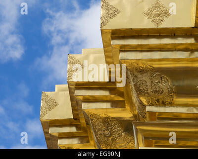 Golden Stuppa al tempio Doi Suthep, Chiang Mai, Thailandia Foto Stock