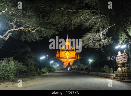 Htilo Minlo Htilominlo, tempio buddista illuminata di notte,pagana Bagan,birmania, myanmar Foto Stock