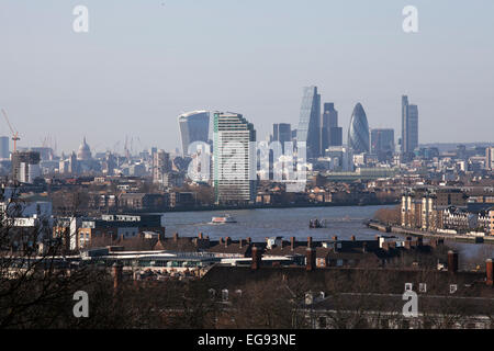 LONDON, Regno Unito - 26 Gennaio 2015: la magnifica vista dall'Osservatorio di Greenwich prendendo in luoghi come il Docklands e il centro città Foto Stock