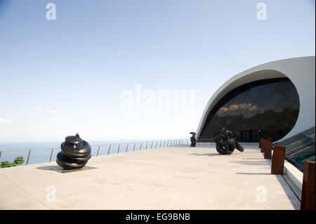 Ravello - Italia- Auditorium Oscar Niemeyer - Tony Cragg scultura Foto Stock