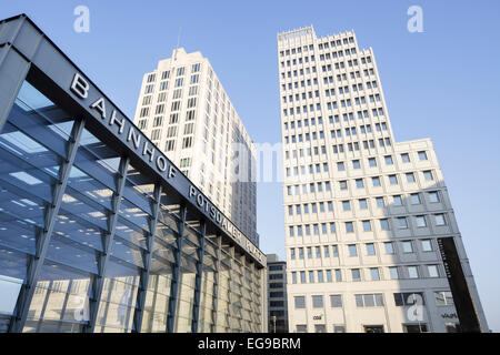 Potsdamer Platz, Beisheim Center con il Ritz Carlton Hotel e ingresso alla stazione di Berlino, Germania Foto Stock