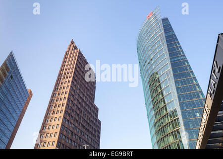 Potsdamer Platz, con Potsdamer Platz 11 da Renzo Piano, Kollhoff Tower e DB Bahn Tower, Berlino, Germania Foto Stock