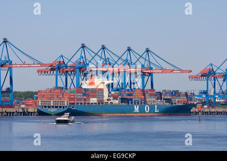 Le navi portacontainer al container terminal Altenwerder nel porto di Amburgo, Germania Amburgo, Europa Foto Stock