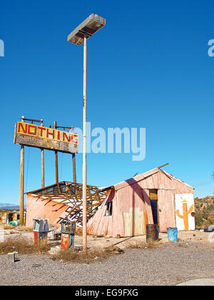 Stati Uniti d'America, Arizona, Vista e abbandonato edificio rovinato Foto Stock