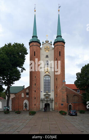 La facciata anteriore della basilica di Oliwa, Gdansk, Polonia. Foto Stock