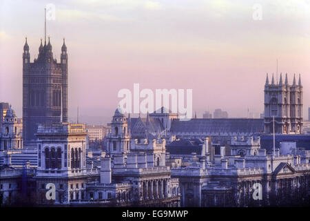 Whitehall Westminster Abbey e le case del Parlamento. Londra. Regno Unito Foto Stock