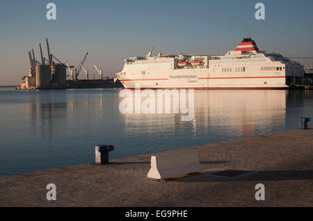 Acciona Trasmediterranea nave traghetto Sorolla nel porto di Malaga, Spagna Foto Stock